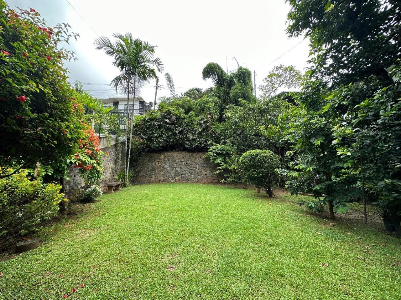 Rockydale Home Stay Kandy Esterno foto